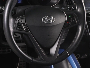 Хетчбэк Hyundai Veloster 2013 года, 1490000 рублей, Красный Пахарь