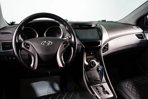Седан Hyundai Elantra 2012 года, 919000 рублей, Сургут