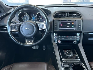 Внедорожник Jaguar F-Pace 2016 года, 3200000 рублей, Уфа