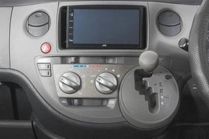 Минивэн Toyota Sienta 2009 года, 609000 рублей, Кемерово
