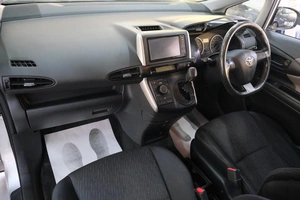 Минивэн Toyota Wish 2011 года, 1319000 рублей, Омск