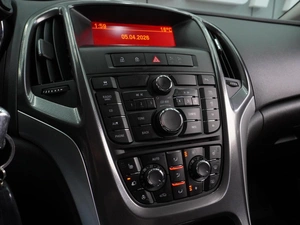 Хетчбэк Opel Astra 2012 года, 749000 рублей, Воронеж