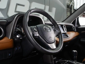 Внедорожник Toyota RAV4 2017 года, 2429000 рублей, Тюмень