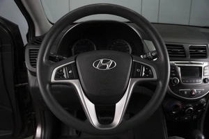 Седан Hyundai Solaris 2015 года, 980000 рублей, Омск