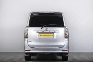 Минивэн Toyota Voxy 2008 года, 1329000 рублей, Томск