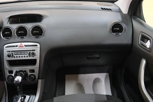 Хетчбэк Peugeot 308 2010 года, 549000 рублей, Омск