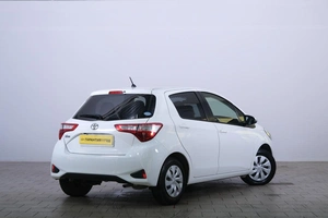 Хетчбэк Toyota Vitz 2019 года, 1069000 рублей, Омск