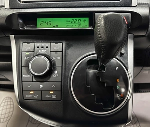 Минивэн Toyota Wish 2010 года, 1297000 рублей, Красноярск