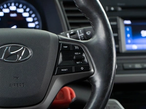 Седан Hyundai Elantra 2017 года, 1587077 рублей, Москва