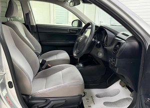 Седан Toyota Corolla Axio 2017 года, 980000 рублей, Ачинск