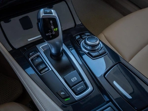 Седан BMW 5 серия 2013 года, 1370000 рублей, Волгоград