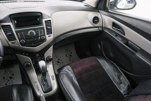 Седан Chevrolet Cruze 2011 года, 669000 рублей, Красноярск