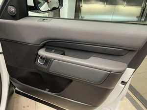 Внедорожник Land Rover Discovery 2017 года, 3900000 рублей, Красноярск