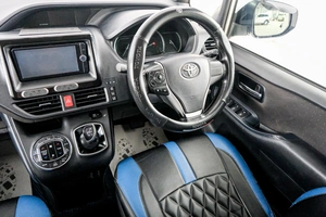 Минивэн Toyota Voxy 2015 года, 1679000 рублей, Красноярск