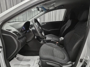 Седан Hyundai Solaris 2015 года, 800000 рублей, Красноярск