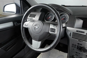Хетчбэк Opel Astra 2011 года, 569000 рублей, Тюмень