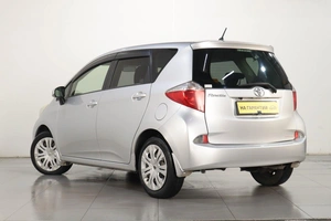 Хетчбэк Toyota Ractis 2013 года, 889000 рублей, Челябинск