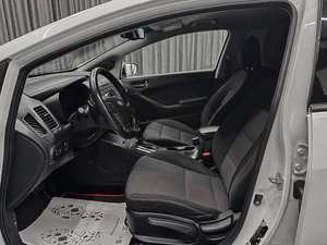 Седан Kia Cerato 2015 года, 850000 рублей, Красноярск
