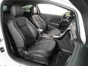 Хетчбэк Opel Astra GTC 2013 года, 999000 рублей, Воронеж