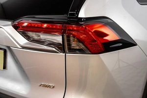 Внедорожник Toyota RAV4 2019 года, 3489000 рублей, Барнаул