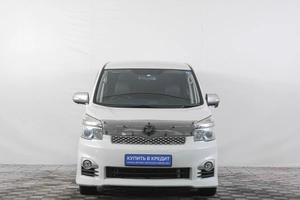 Минивэн Toyota Voxy 2013 года, 2069000 рублей, Кемерово