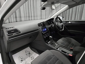 Хетчбэк Volkswagen Golf 2015 года, 1250000 рублей, Красноярск
