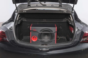 Хетчбэк Opel Astra 2012 года, 999000 рублей, Новосибирск
