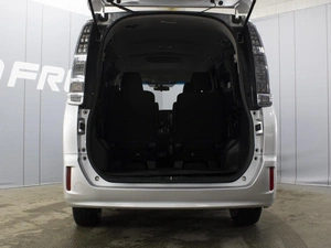 Минивэн Toyota Voxy 2014 года, 1730000 рублей, Омск