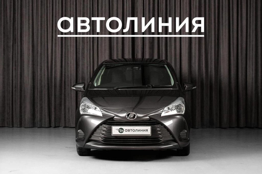 Хетчбэк Toyota Vitz 2019 года, 990000 рублей, Красноярск