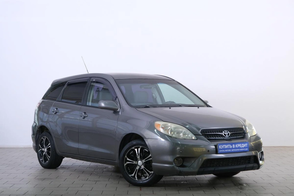 Хетчбэк Toyota Matrix 2005 года, 599000 рублей, Омск