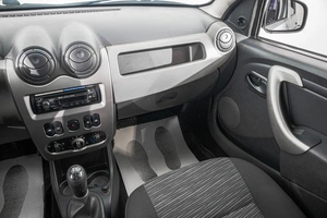 Хетчбэк Renault Sandero 2010 года, 579000 рублей, Барнаул