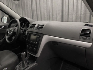 Внедорожник Skoda Yeti 2011 года, 890000 рублей, Красноярск