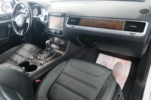 Внедорожник Volkswagen Touareg 2014 года, 2349000 рублей, Омск