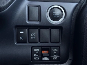 Минивэн Toyota Noah 2015 года, 1849000 рублей, Ижевск