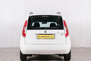 Минивэн Skoda Roomster 2009 года, 699000 рублей, Красноярск