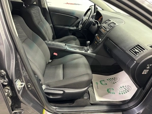 Седан Toyota Avensis 2009 года, 1150000 рублей, Красноярск