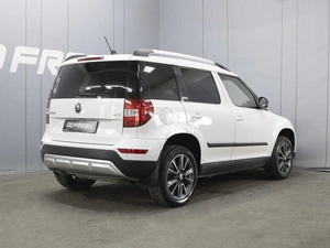 Внедорожник Skoda Yeti 2017 года, 1570000 рублей, Омск