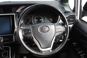 Минивэн Toyota Noah 2017 года, 2839000 рублей, Новосибирск