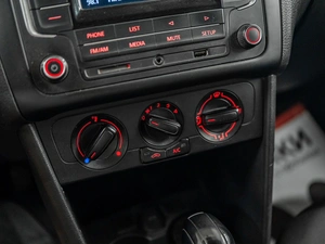 Седан Volkswagen Polo 2019 года, 975000 рублей, Красноярск