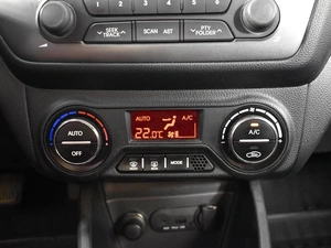 Седан Kia Rio 2013 года, 835200 рублей, Казань