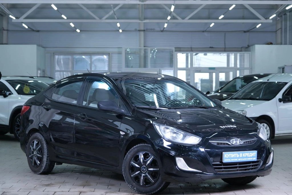 Седан Hyundai Solaris 2013 года, 839000 рублей, Омск