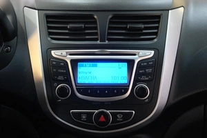 Седан Hyundai Solaris 2013 года, 849000 рублей, Омск