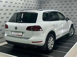 Внедорожник Volkswagen Touareg 2013 года, 2184000 рублей, Красноярск
