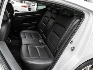Седан Hyundai Elantra 2017 года, 1625000 рублей, Краснодар