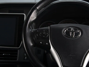 Минивэн Toyota Esquire 2019 года, 2550000 рублей, Омск