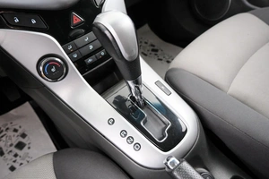 Седан Chevrolet Cruze 2010 года, 649000 рублей, Красноярск