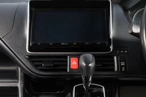 Минивэн Toyota Noah 2019 года, 3099000 рублей, Новосибирск