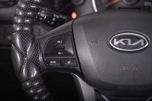 Седан Kia Rio 2012 года, 879000 рублей, Томск