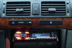 Седан Toyota Avensis 2003 года, 559000 рублей, Омск