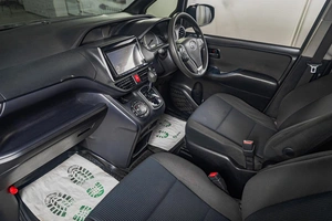 Минивэн Toyota Voxy 2015 года, 1699000 рублей, Томск